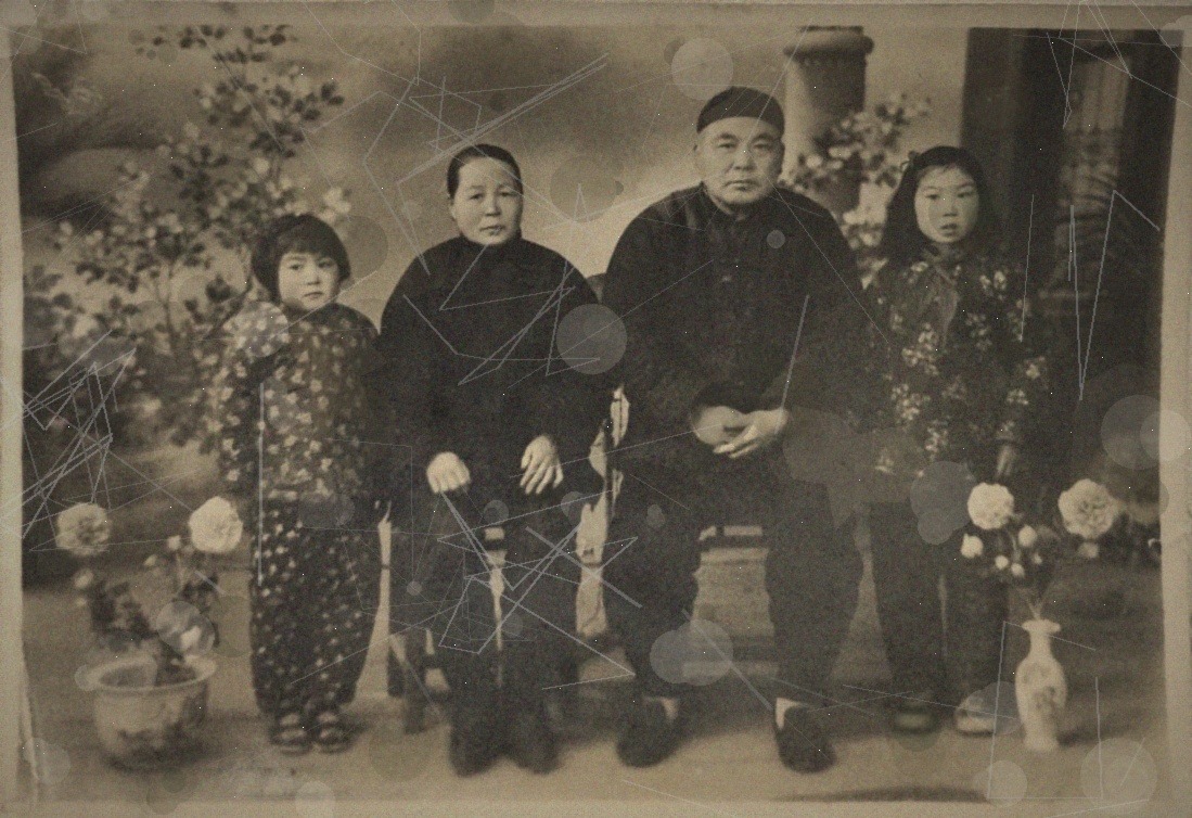 修复前 · 1950年代祖孙合影