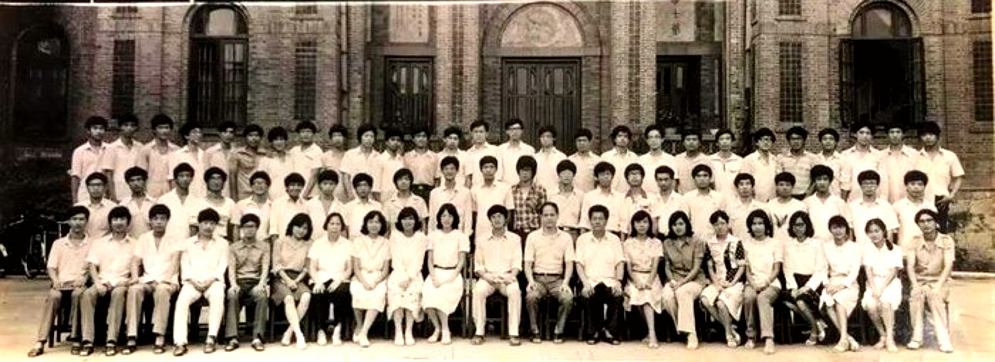 修复后 · 毕业合影老照片