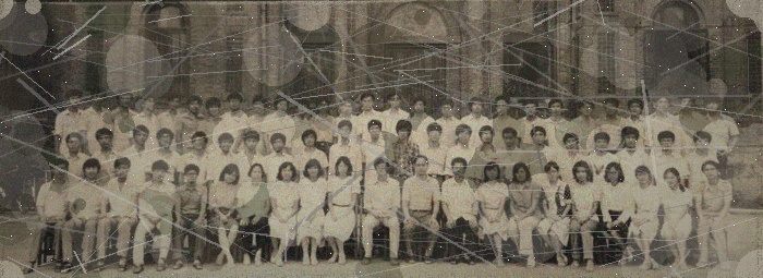 修复前 · 毕业合影老照片